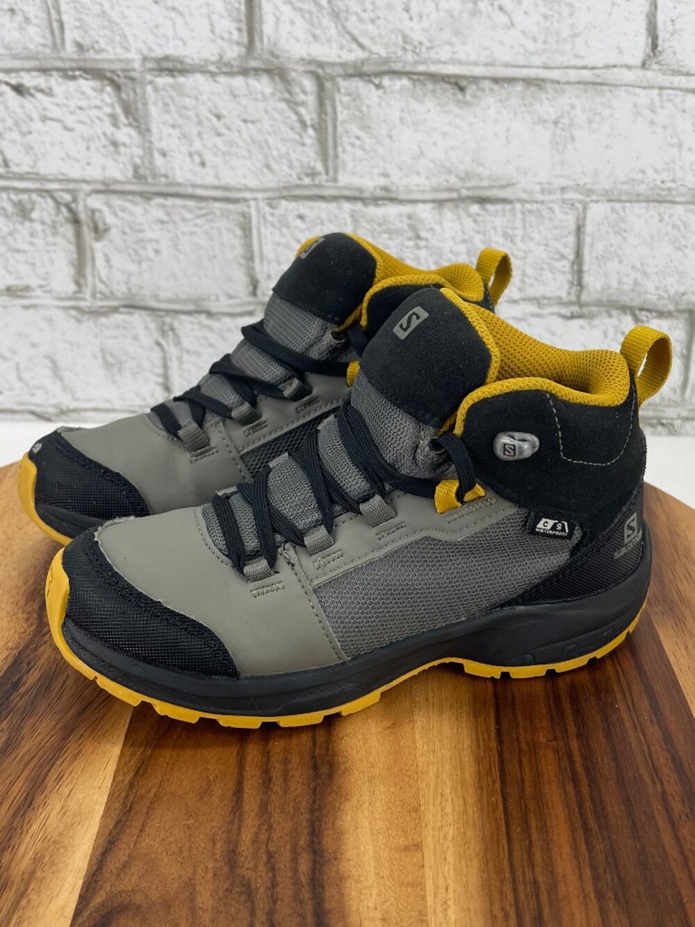Salomon Outward CSWP Kids Sz. 1 Gray Black Yellow Waterproof Hiking Boots